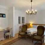 Carlton-europe Vintage Adults Szálloda 4*