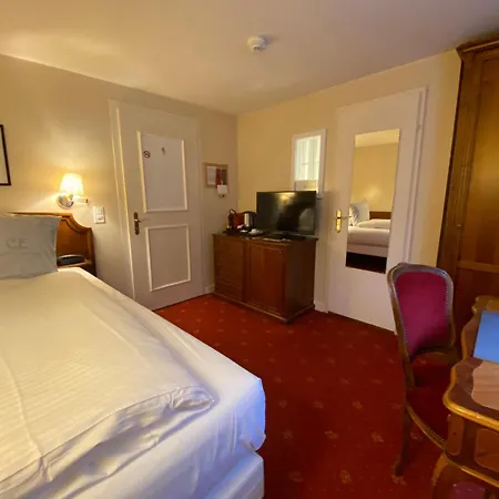 Hotel Carlton-europe Vintage Adults