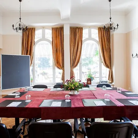 Carlton-europe Vintage Adults 4* インターラーケン