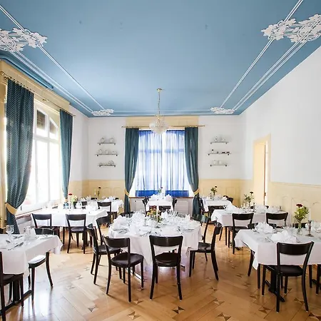 Carlton-europe Vintage Adults Hotel