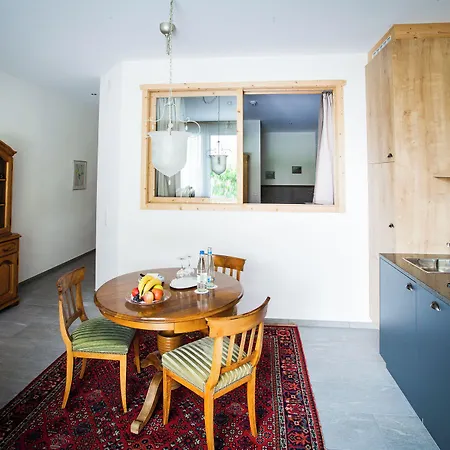 Carlton-europe Vintage Adults Hotel