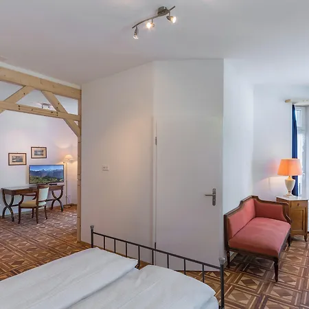 Carlton-europe Vintage Adults Hotel