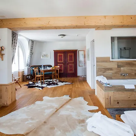 Carlton-europe Vintage Adults