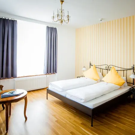 Carlton-europe Vintage Adults Hotel