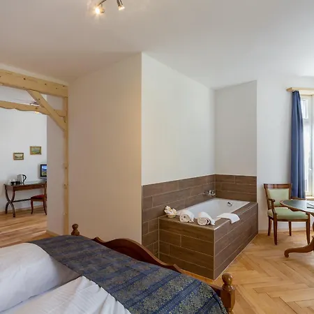 Hotel Carlton-europe Vintage Adults